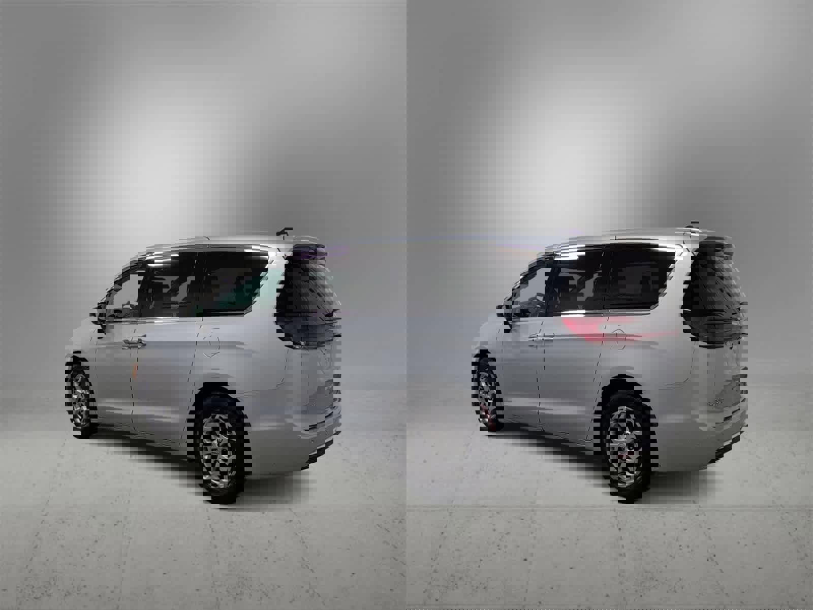 Used 2024 Chrysler Pacifica Limited image 6