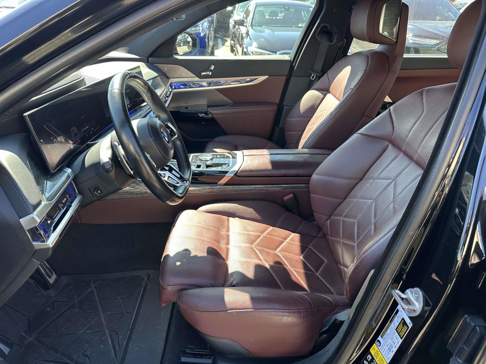 Used 2023 BMW 760i xDrive w/ Executive Package AWD/4WD image 15
