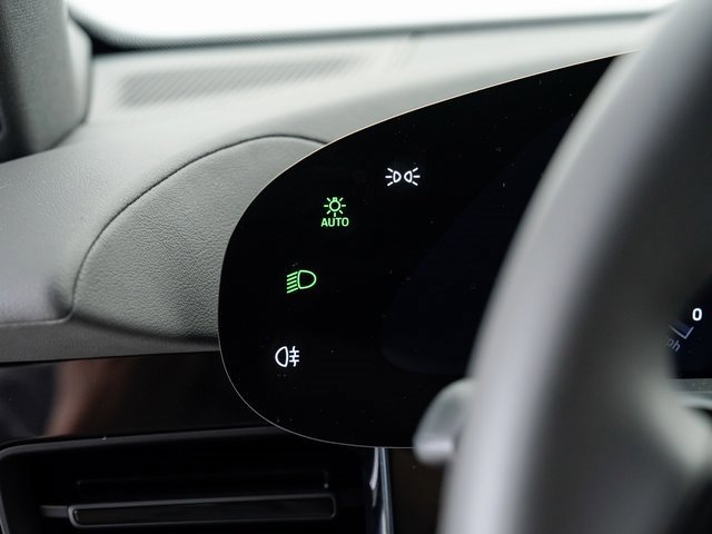 Used 2023 Porsche Taycan image 10