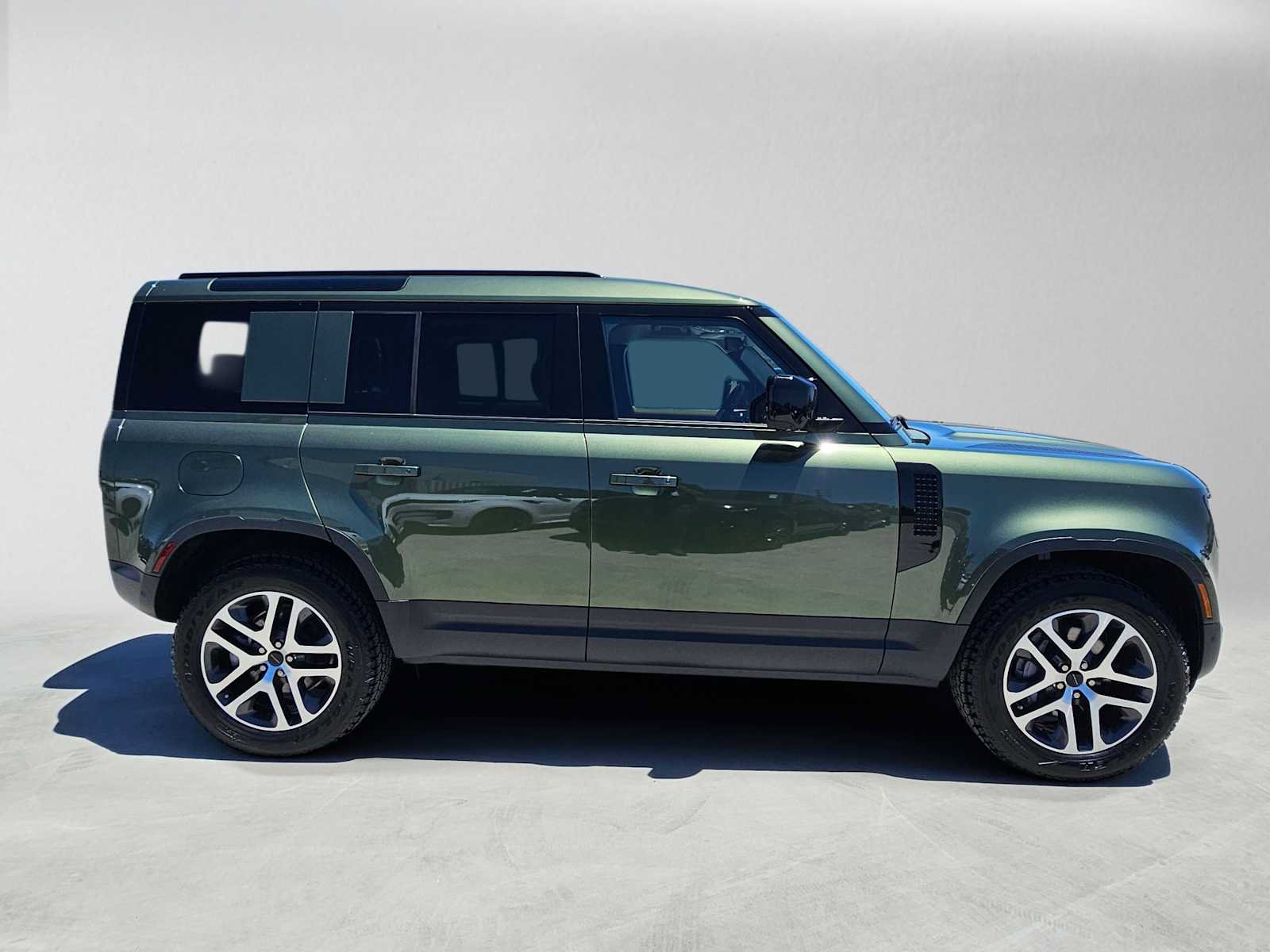 New 2026 Land Rover Defender 110 S AWD/4WD image 6