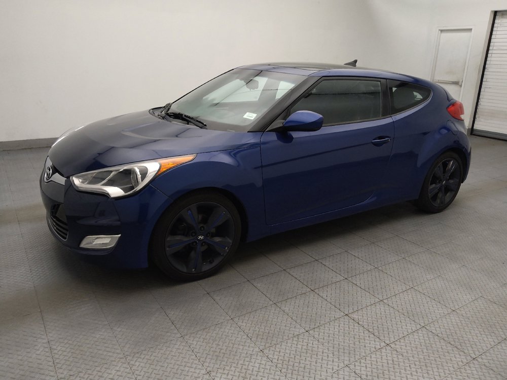 Used 2017 Hyundai Veloster Value Edition FWD image 2