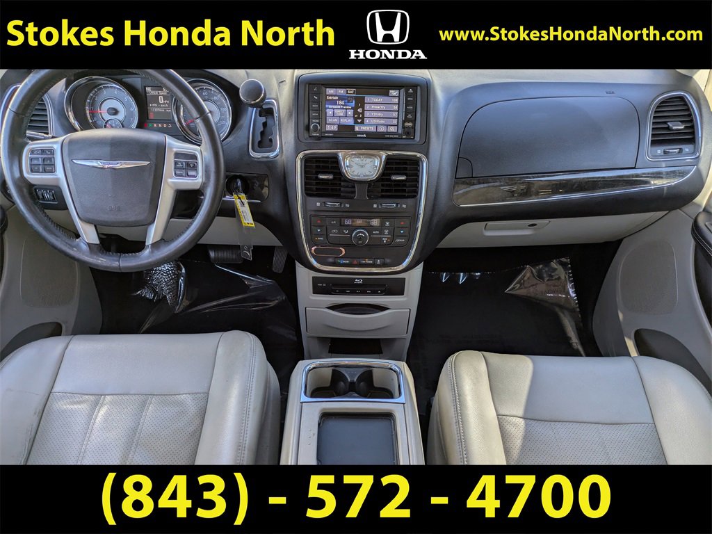 Used 2014 Chrysler Town & Country Touring-L image 14