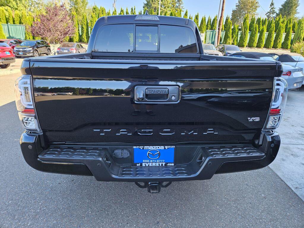 Used 2016 Toyota Tacoma TRD Sport w/ Premium & Technology Package AWD/4WD image 4