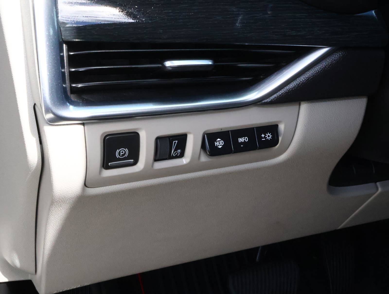 Used 2019 Cadillac XT4 Premium Luxury image 27