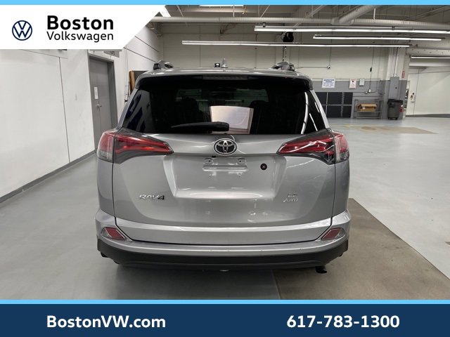 Used 2018 Toyota RAV4 LE image 3