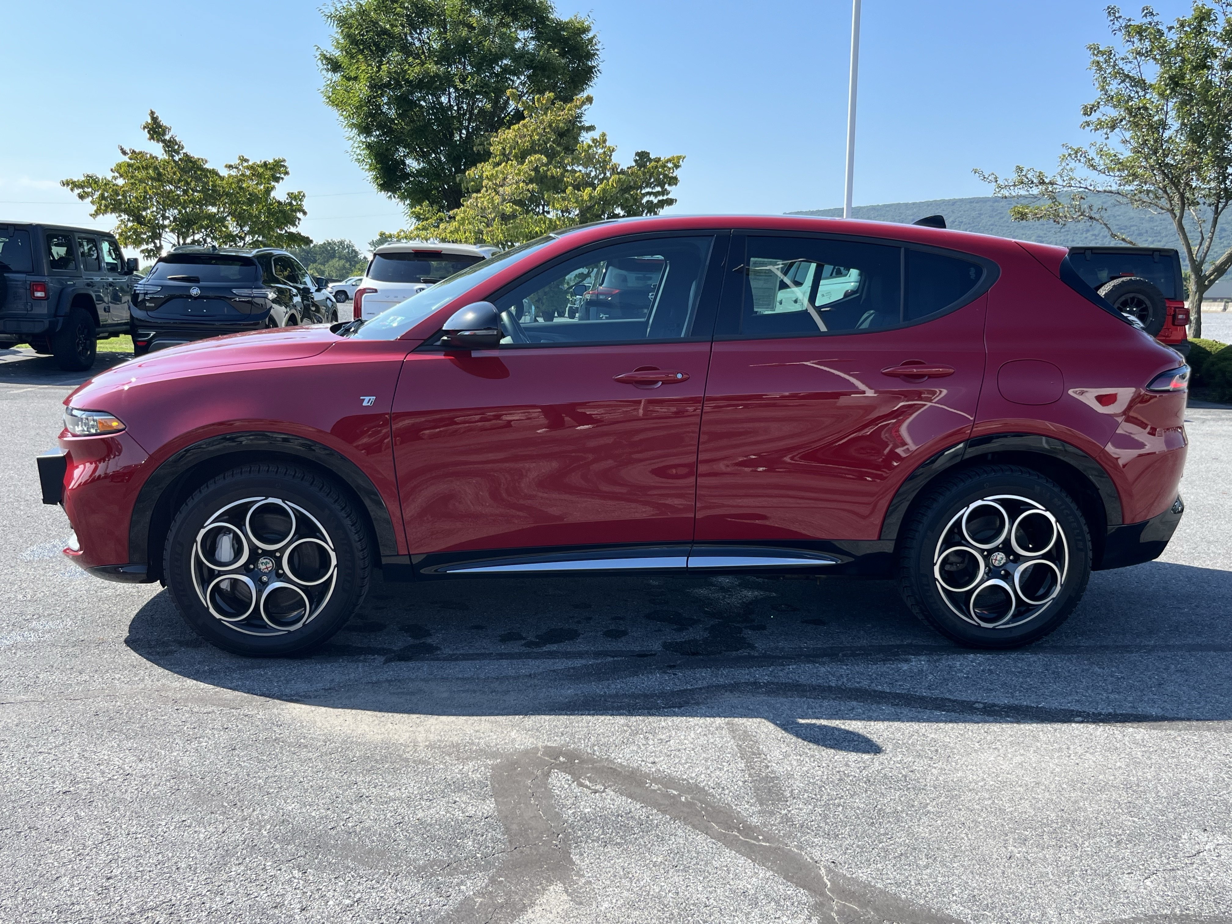 Used 2024 Alfa Romeo Tonale Ti w/ Premium Interior Package AWD/4WD image 10