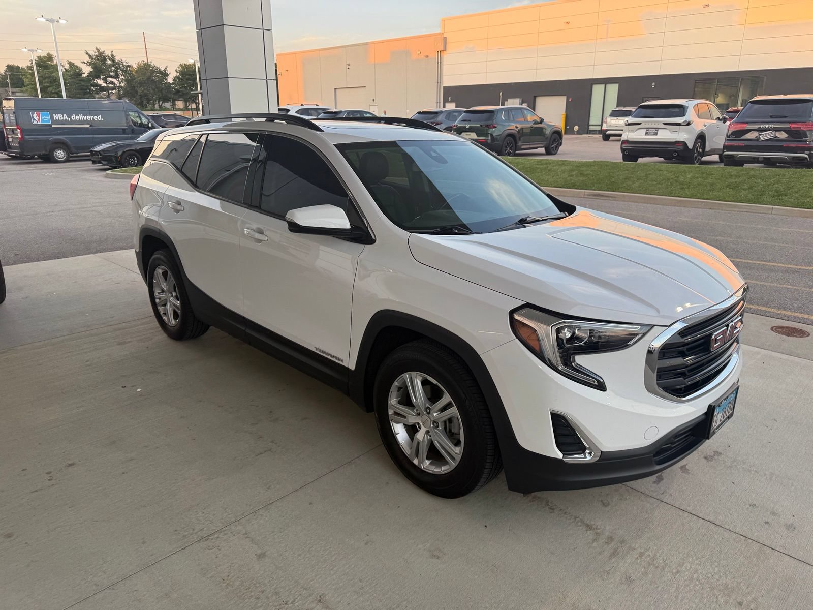 Used 2020 GMC Terrain SLE w/ Driver Convenience Package FWD image 1