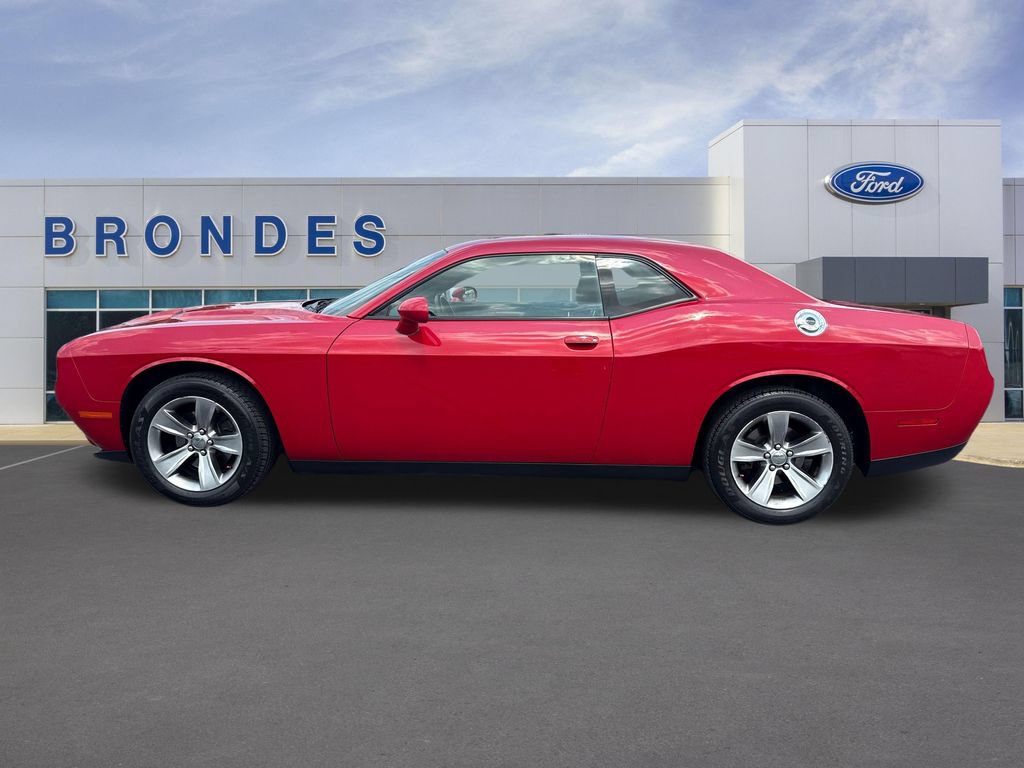 Used 2016 Dodge Challenger SXT RWD image 1