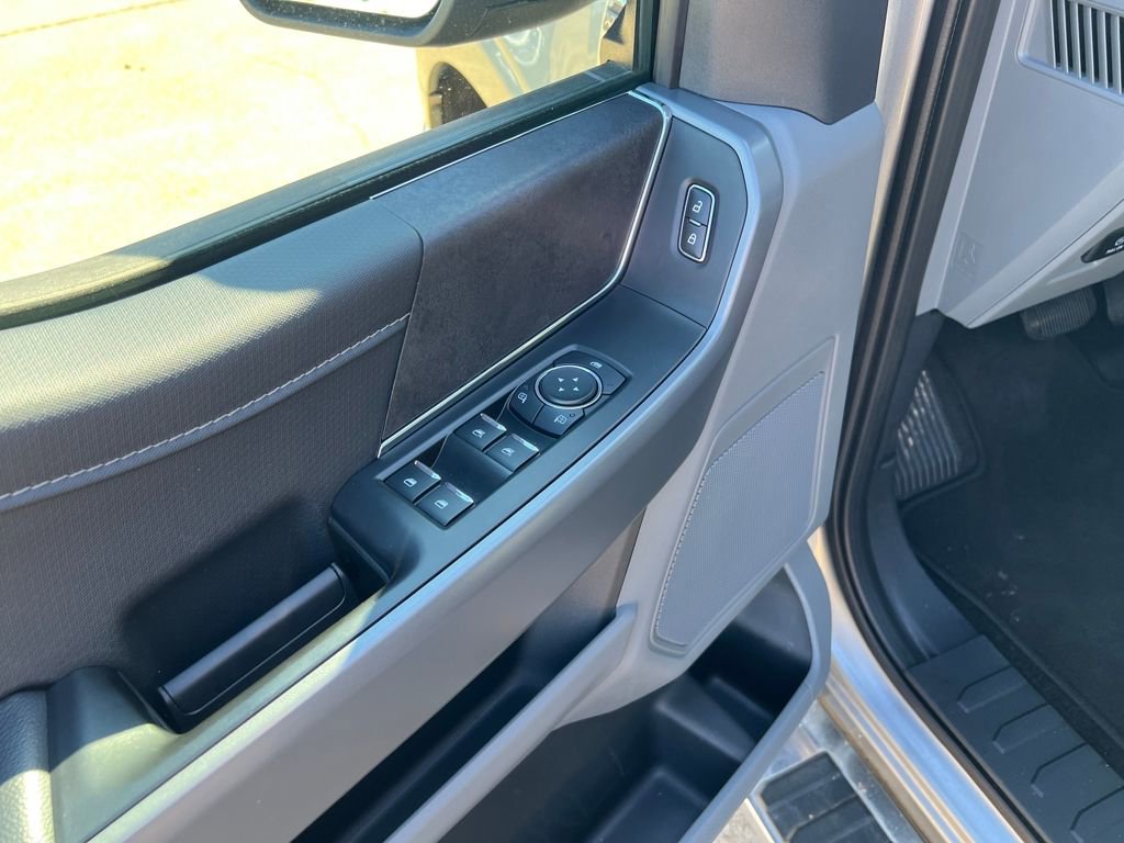 Used 2025 Ford F150 XLT w/ Equipment Group 301A Standard image 13