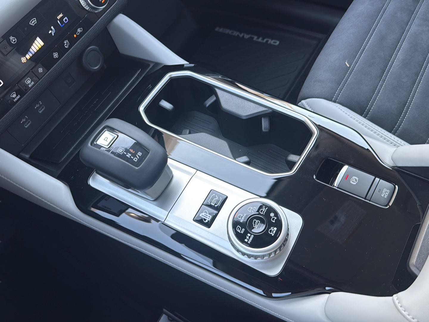 New 2026 Mitsubishi Outlander SE AWD/4WD image 19