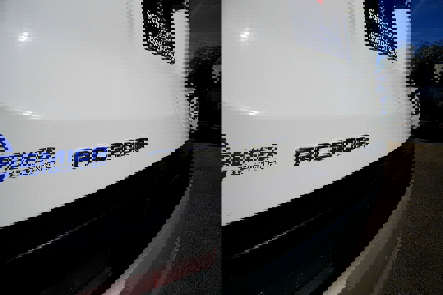 Used 2023 GMC Acadia SLT image 7