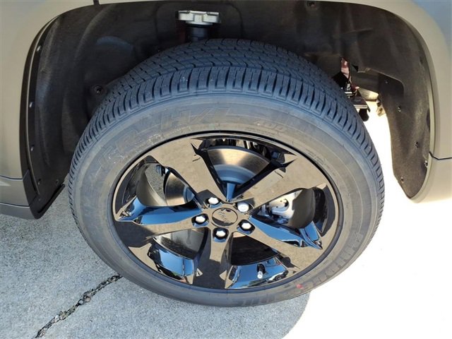 New 2025 Jeep Grand Cherokee Altitude image 18