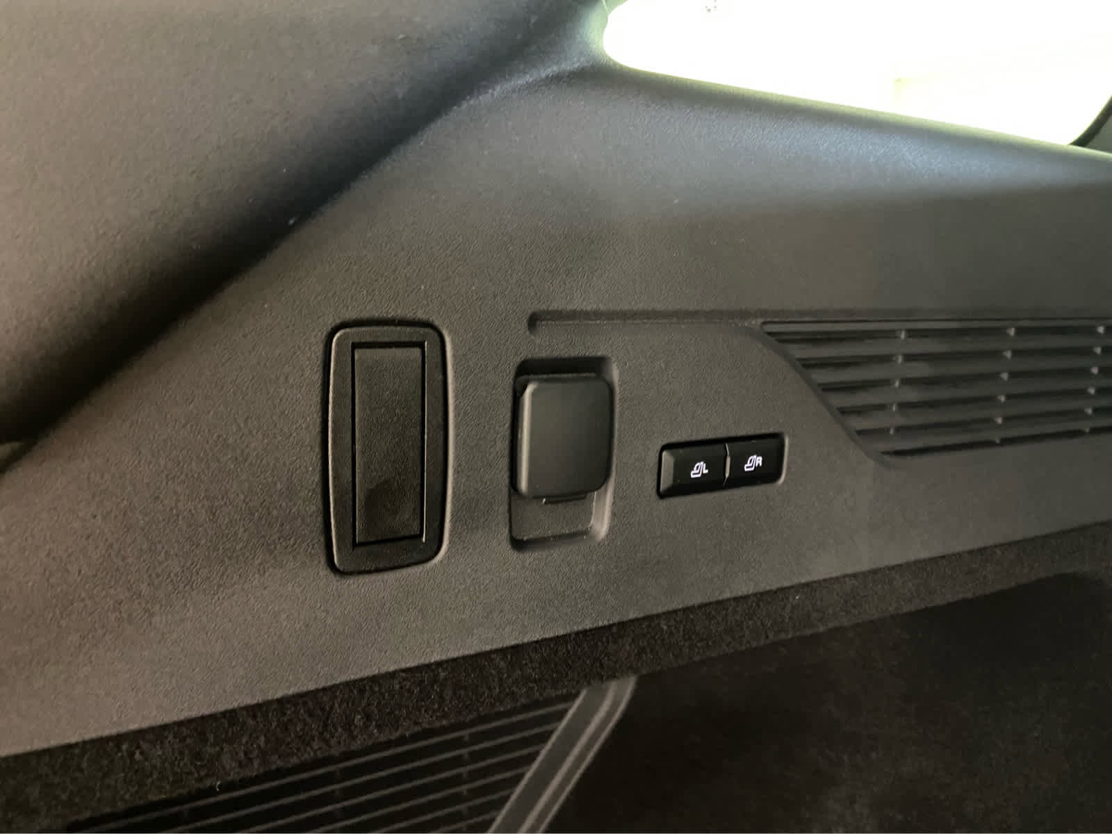 Used 2024 Lincoln Nautilus Premier w/ Equipment Group 102A image 10