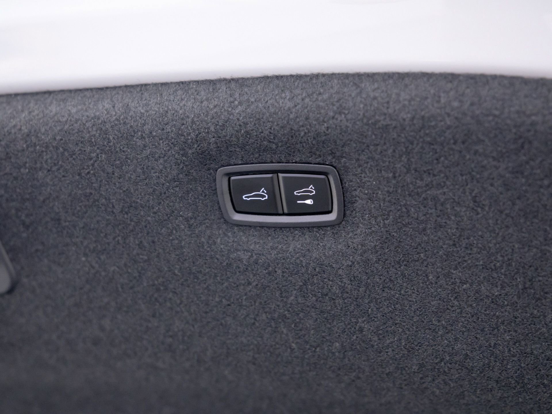 New 2025 Porsche Taycan image 35