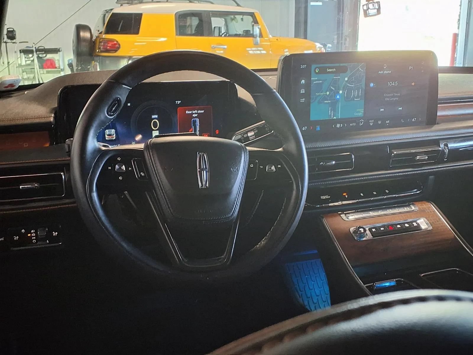 Used 2025 Lincoln Aviator Black Label w/ Jet Appearance Package AWD/4WD image 16