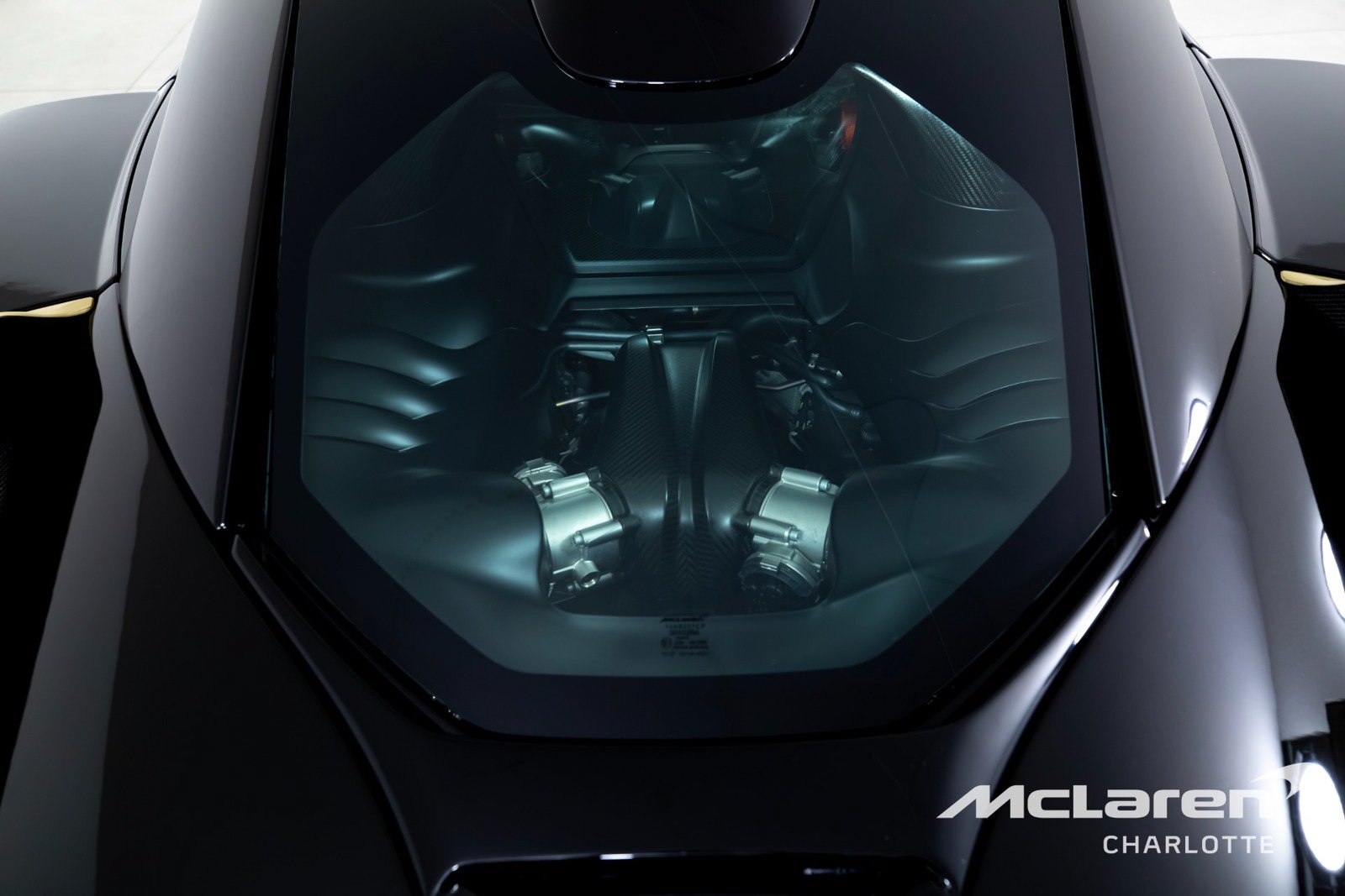 Used 2019 McLaren Senna RWD image 27