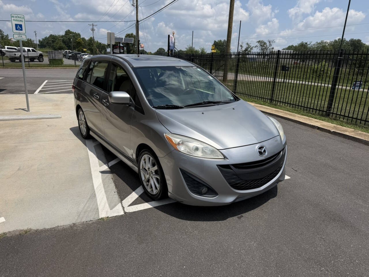 Used 2012 MAZDA MAZDA5 Touring w/ Moonroof & Audio Pkg FWD image 8
