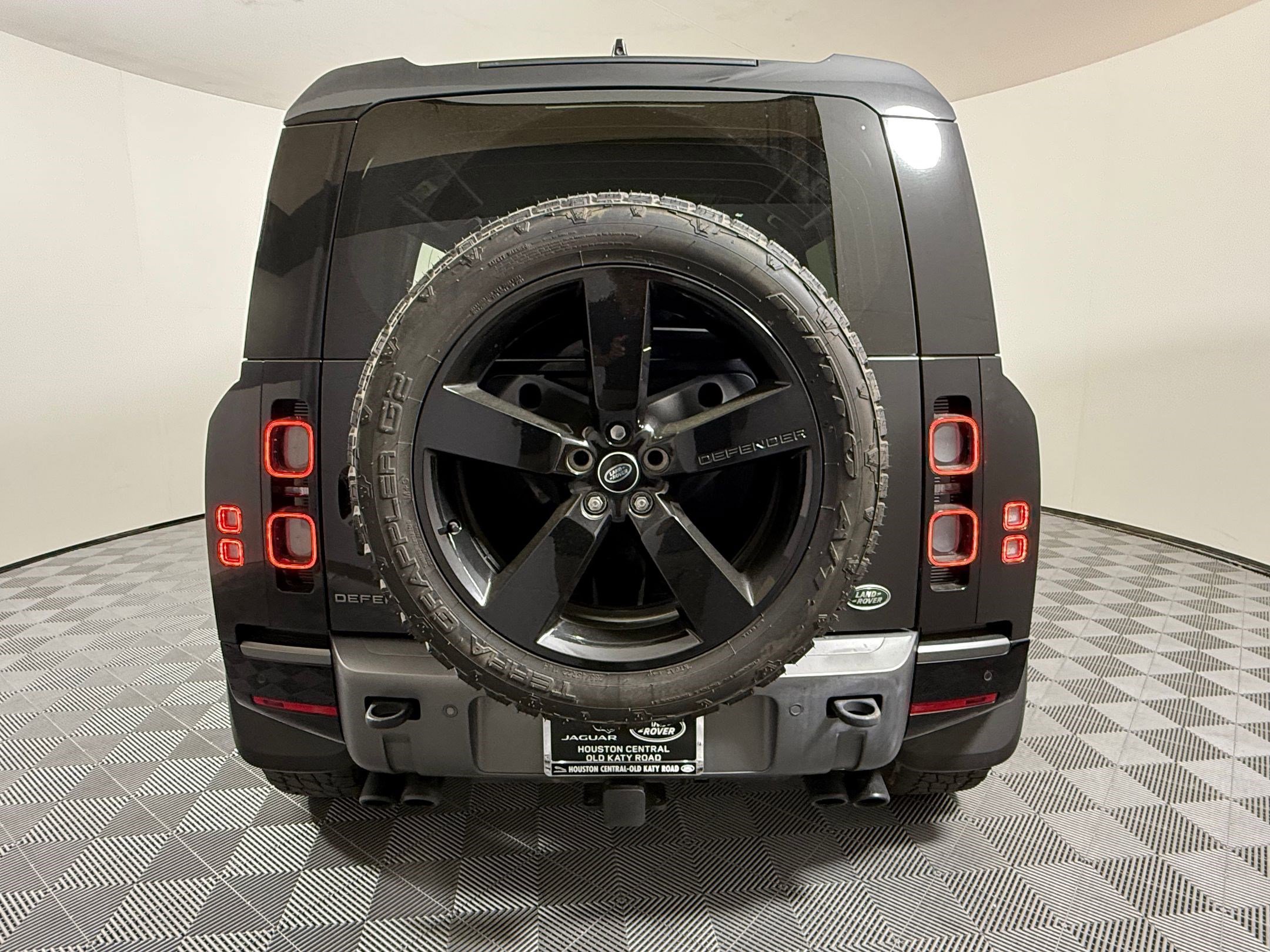 Used 2022 Land Rover Defender 110 V8 image 10