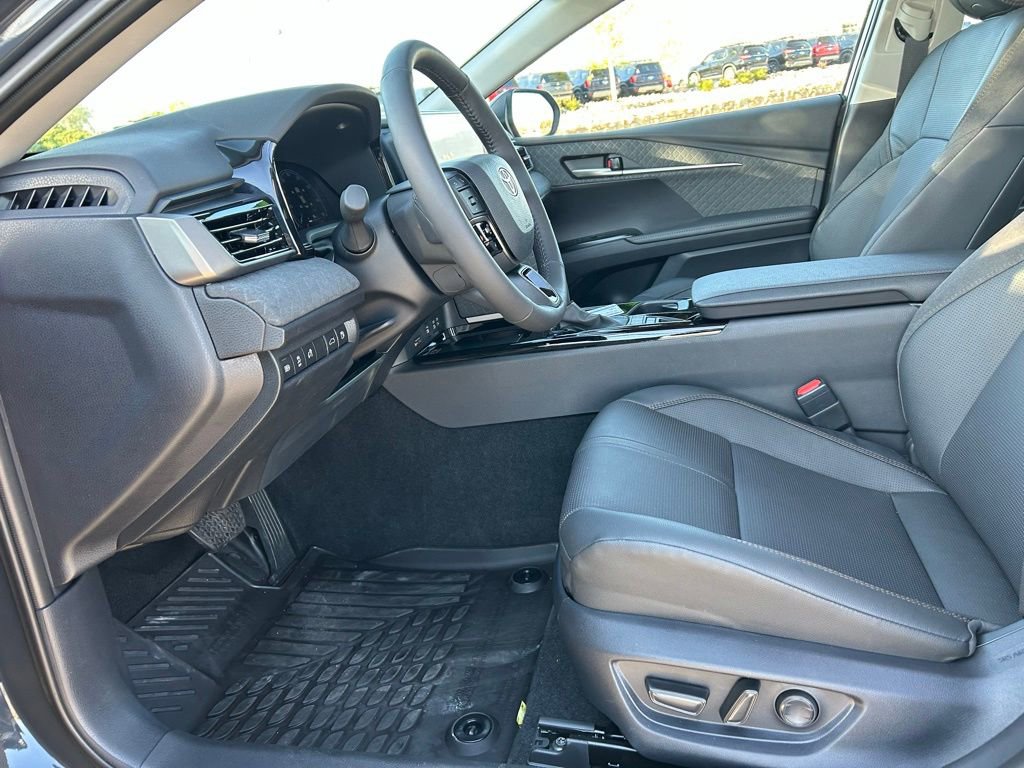 Used 2026 Toyota Camry XLE FWD image 21