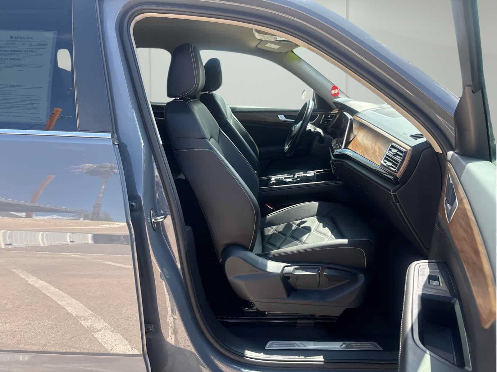 Used 2025 Volkswagen Atlas SE AWD/4WD image 16