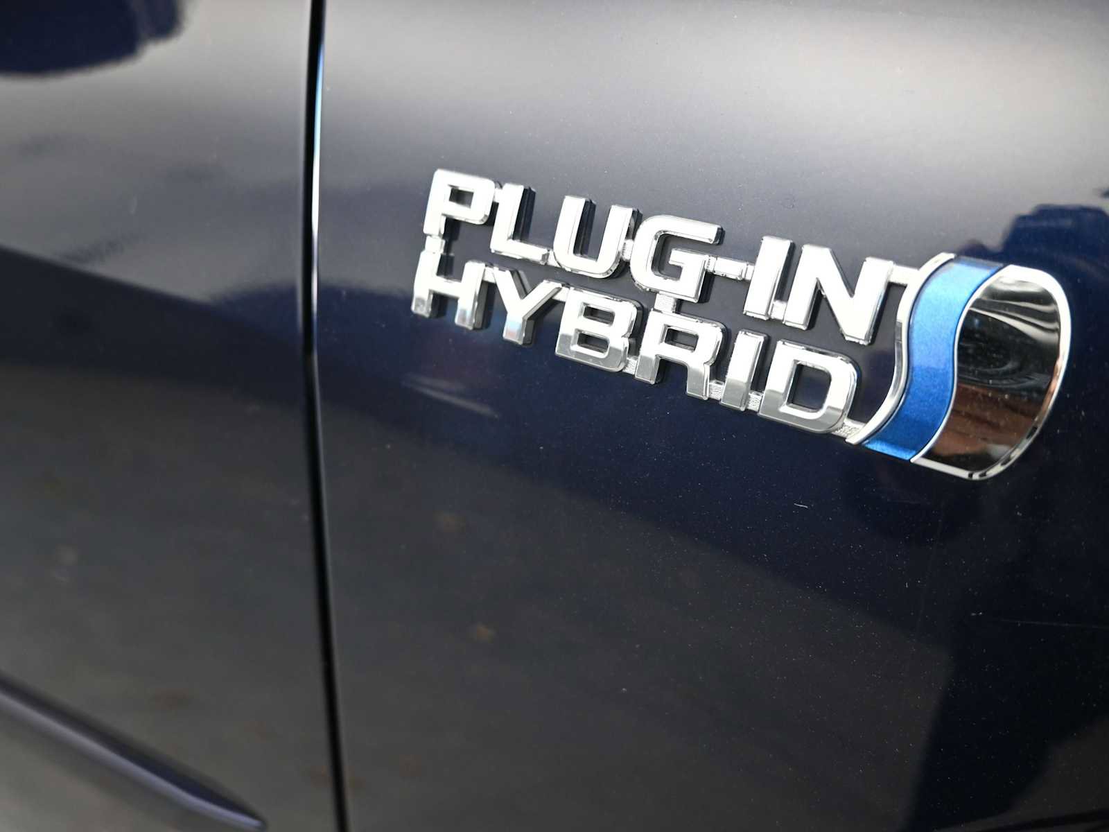 Used 2021 Toyota RAV4 SE w/ Weather & Moonroof Package image 27