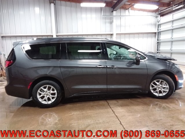 Used 2021 Chrysler Pacifica Touring-L image 6