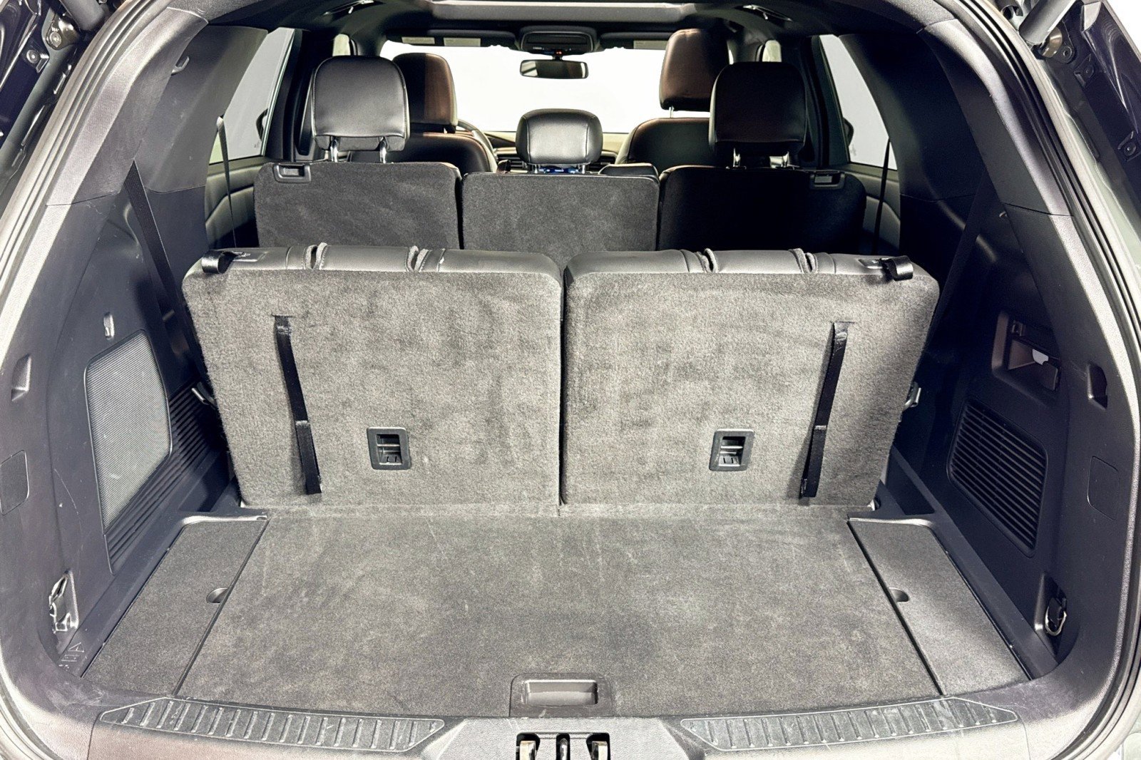 Used 2022 Ford Explorer ST-Line w/ Class IV Trailer Tow Package image 25