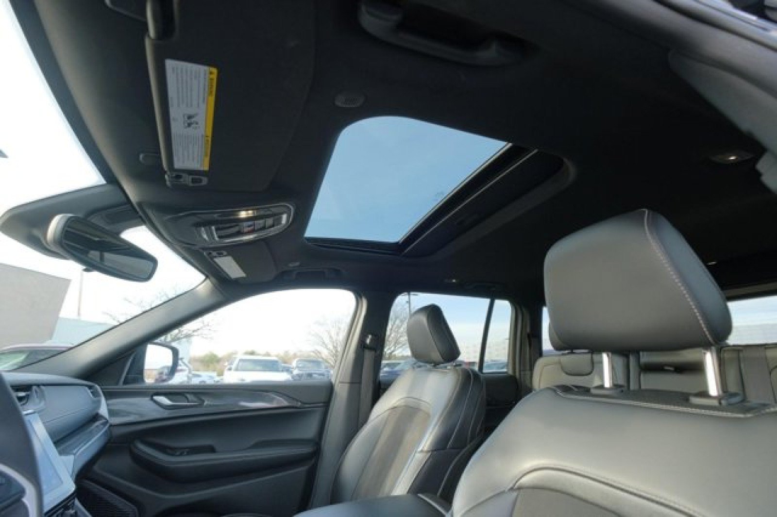 Used 2023 Jeep Grand Cherokee Altitude AWD/4WD image 19