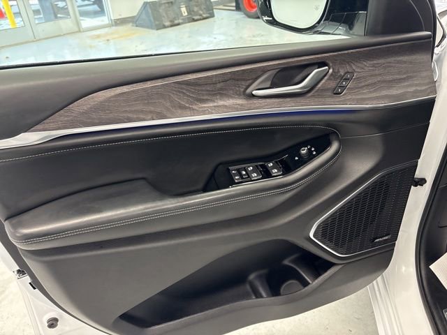 Used 2023 Jeep Grand Cherokee Overland image 17