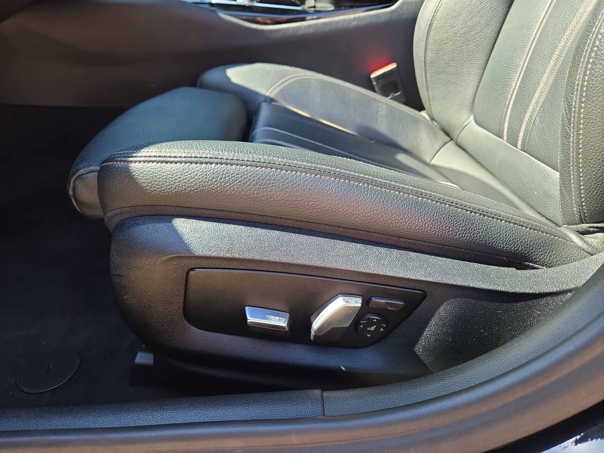 Used 2018 BMW 530e RWD image 17