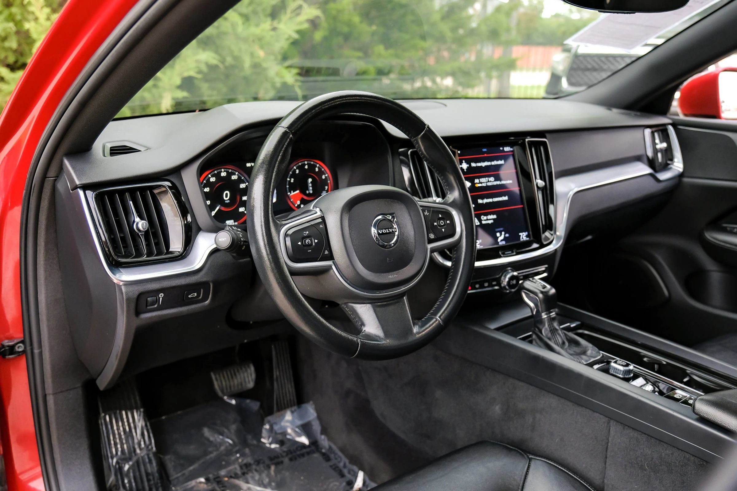 Used 2020 Volvo S60 T5 Momentum FWD image 3