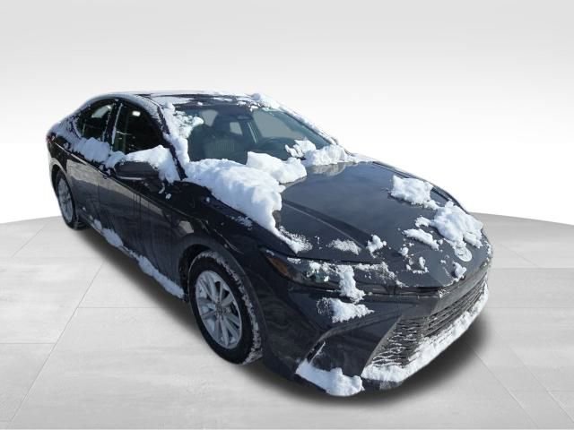 Used 2025 Toyota Camry LE image 7