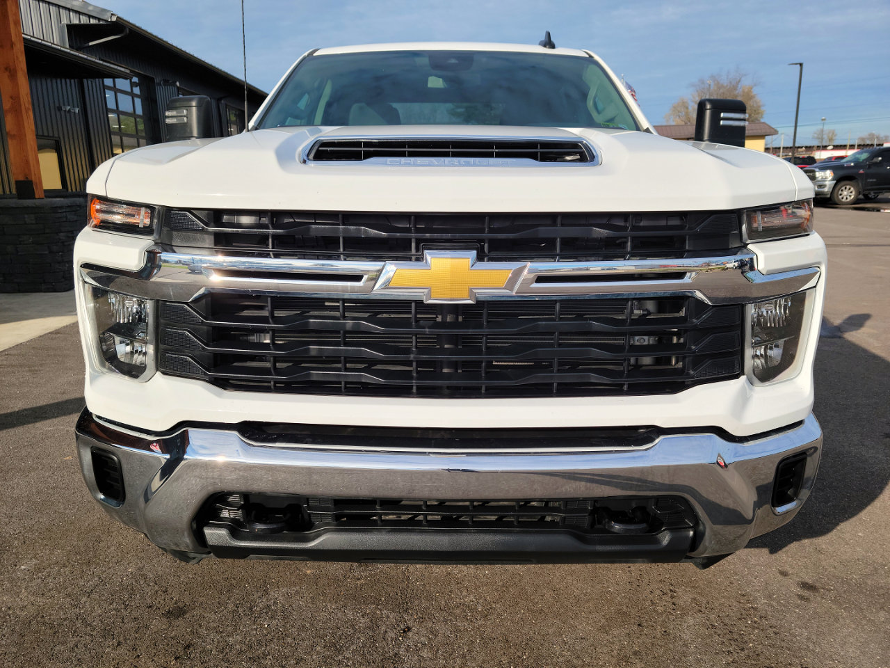 Used 2024 Chevrolet Silverado 2500 LT image 2