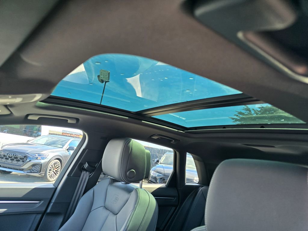 Used 2025 Audi Q3 2.0T Premium w/ Convenience Package image 5