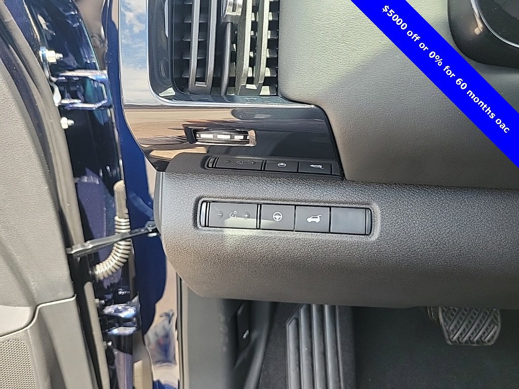 New 2025 Nissan Pathfinder SV w/ Black Appearance Package image 20