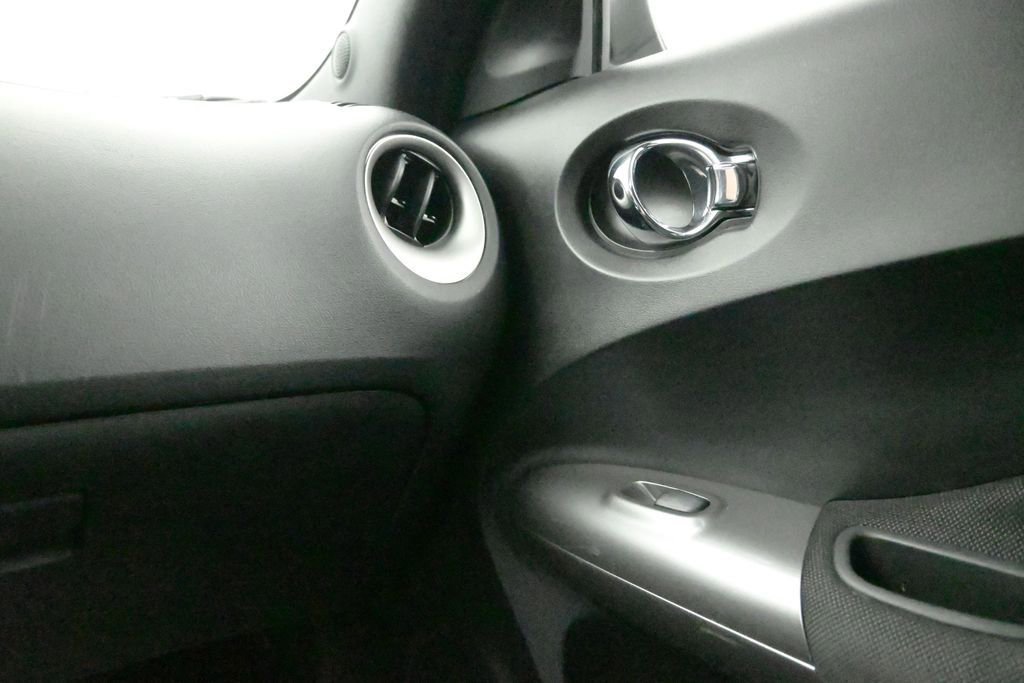 Used 2014 Nissan Juke SV AWD/4WD image 15