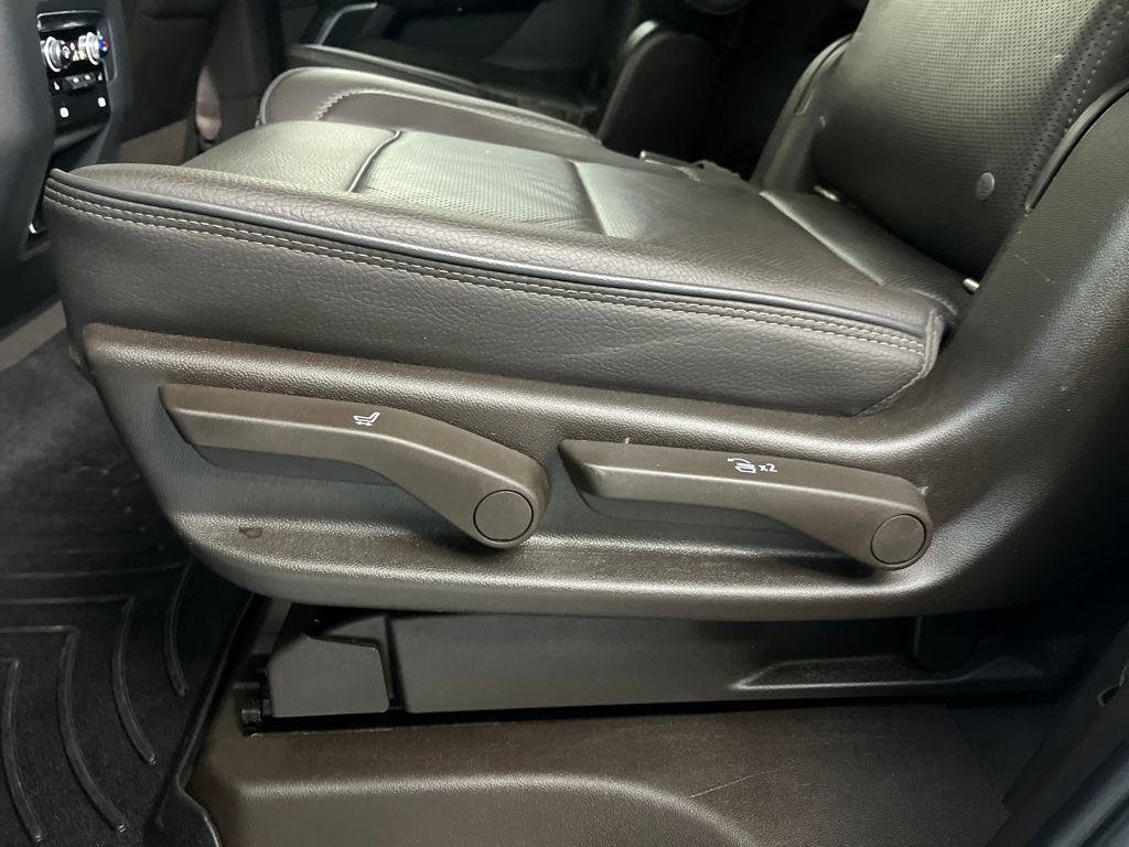 Used 2021 GMC Yukon Denali w/ Denali Premium Package image 7