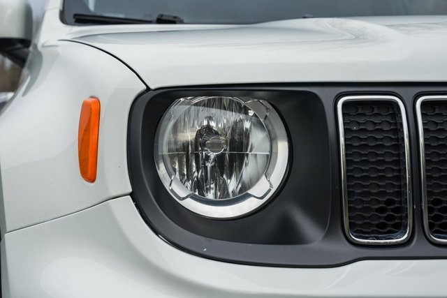 Used 2019 Jeep Renegade Latitude w/ Cold Weather Group image 23