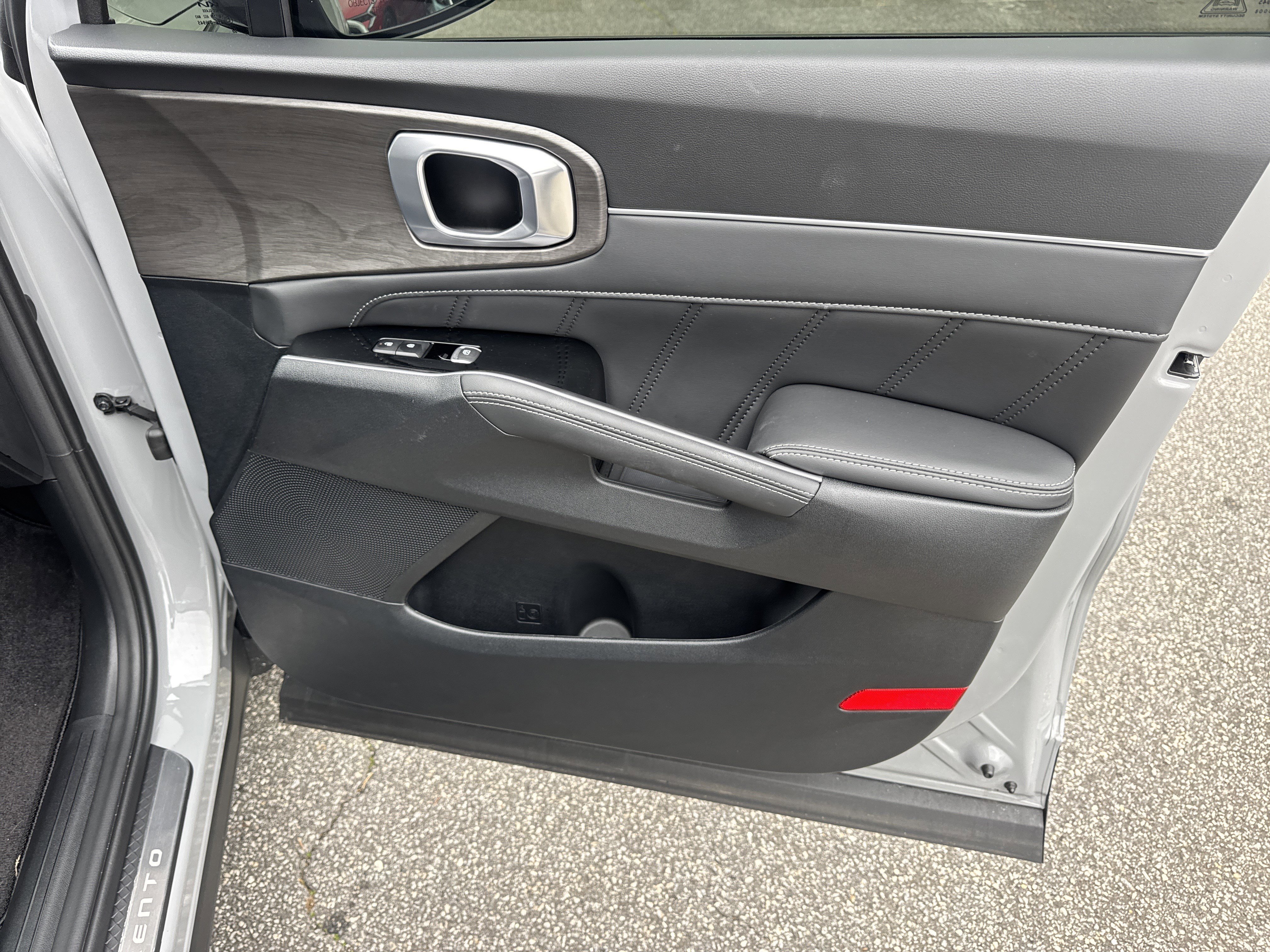 Certified 2025 Kia Sorento SX image 14