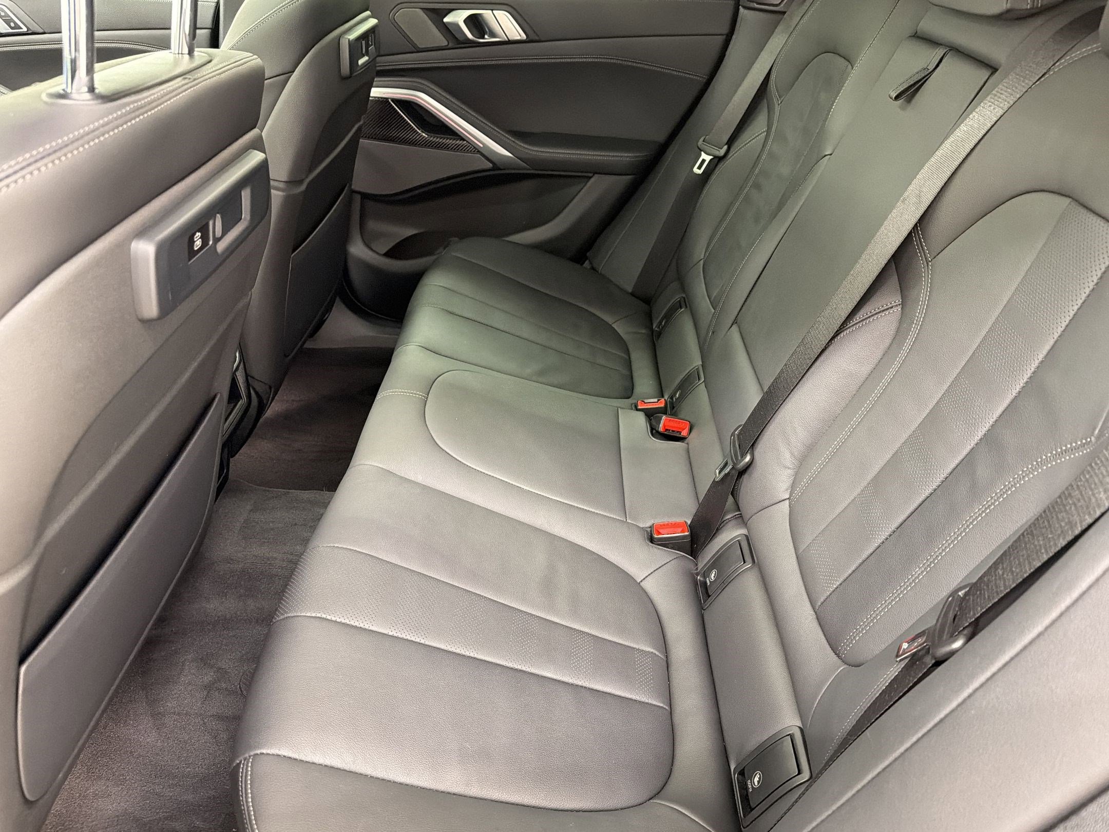 Used 2022 BMW X6 M50i image 27