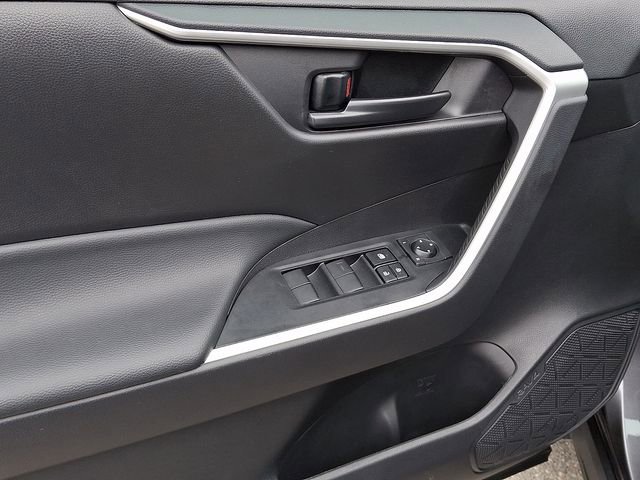 Used 2024 Toyota RAV4 LE image 12