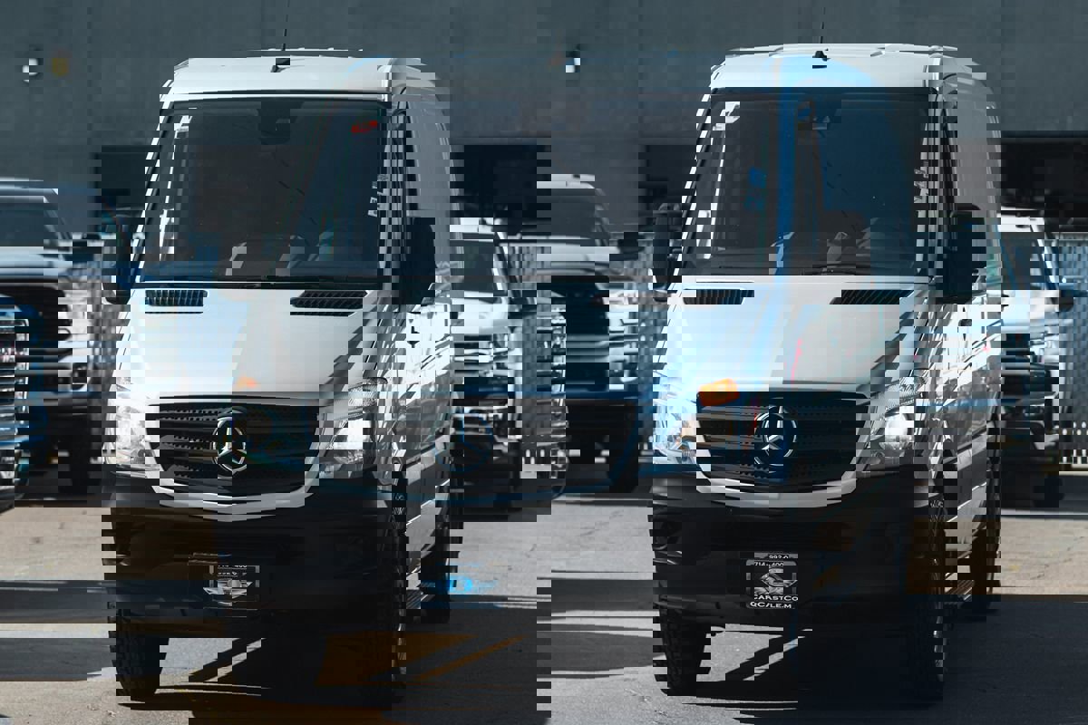 Used 2018 Mercedes-Benz Sprinter 2500 image 4