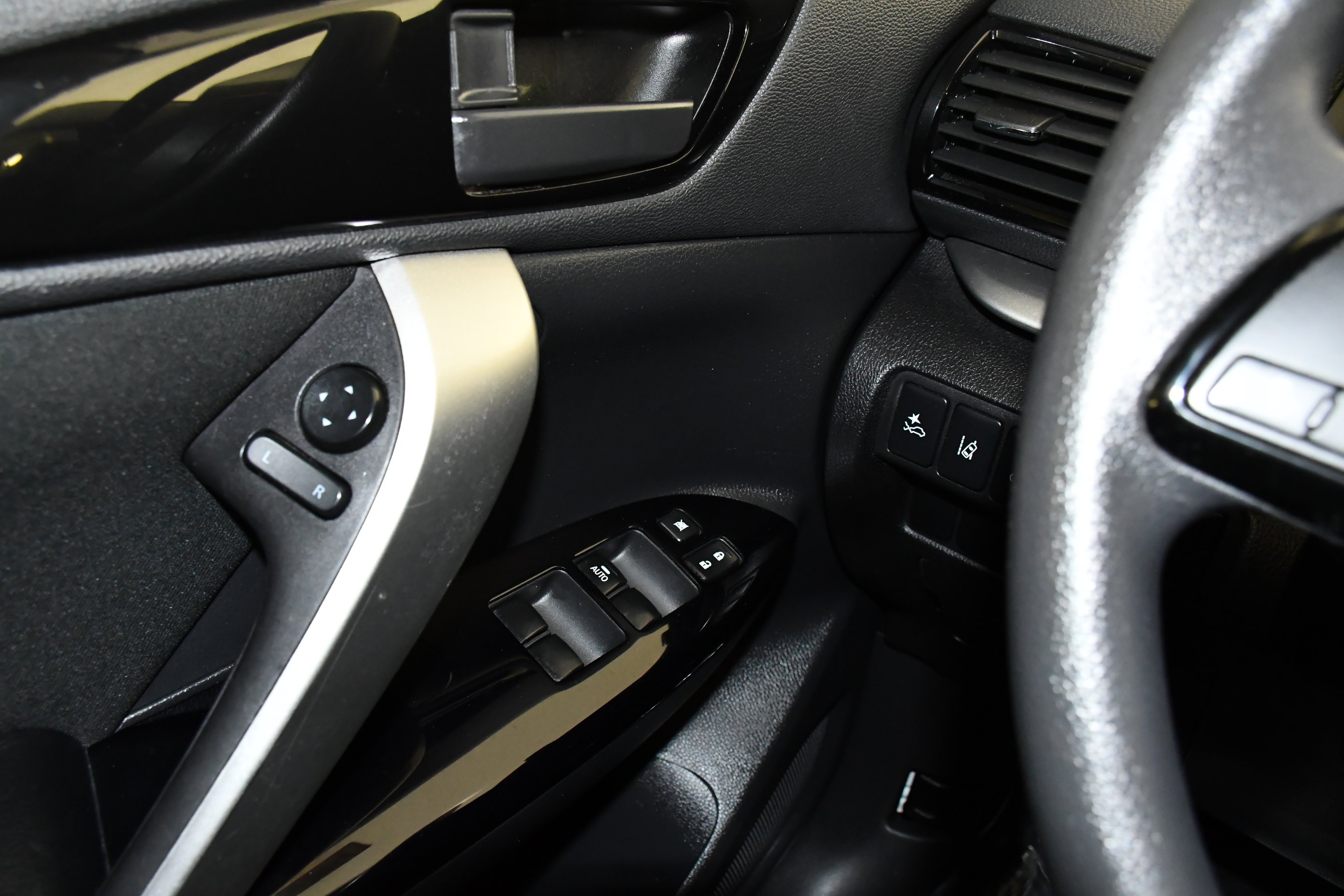 Used 2022 Mitsubishi Eclipse Cross LE image 31