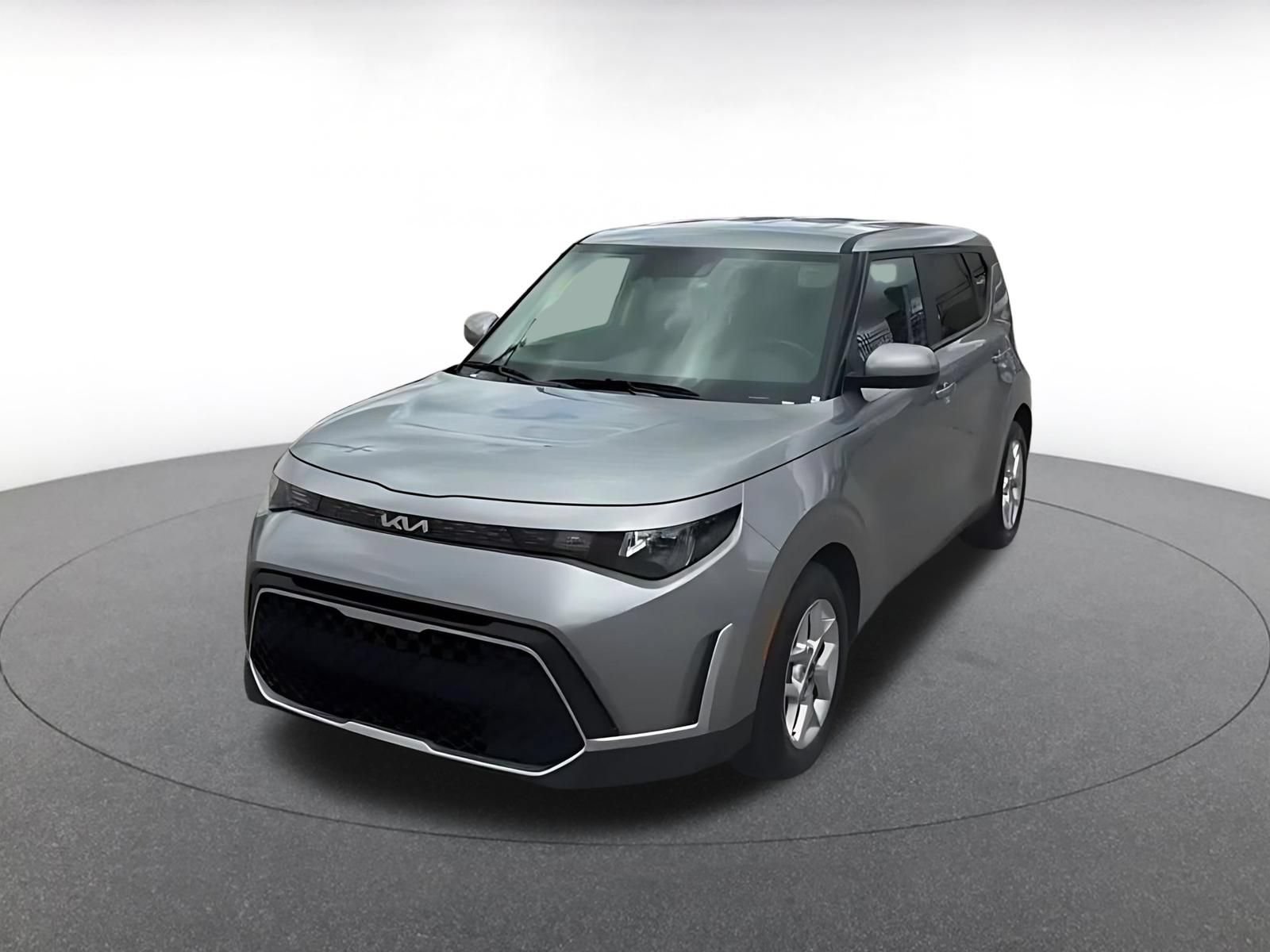 Used 2025 Kia Soul LX w/ LX Technology Package FWD image 7