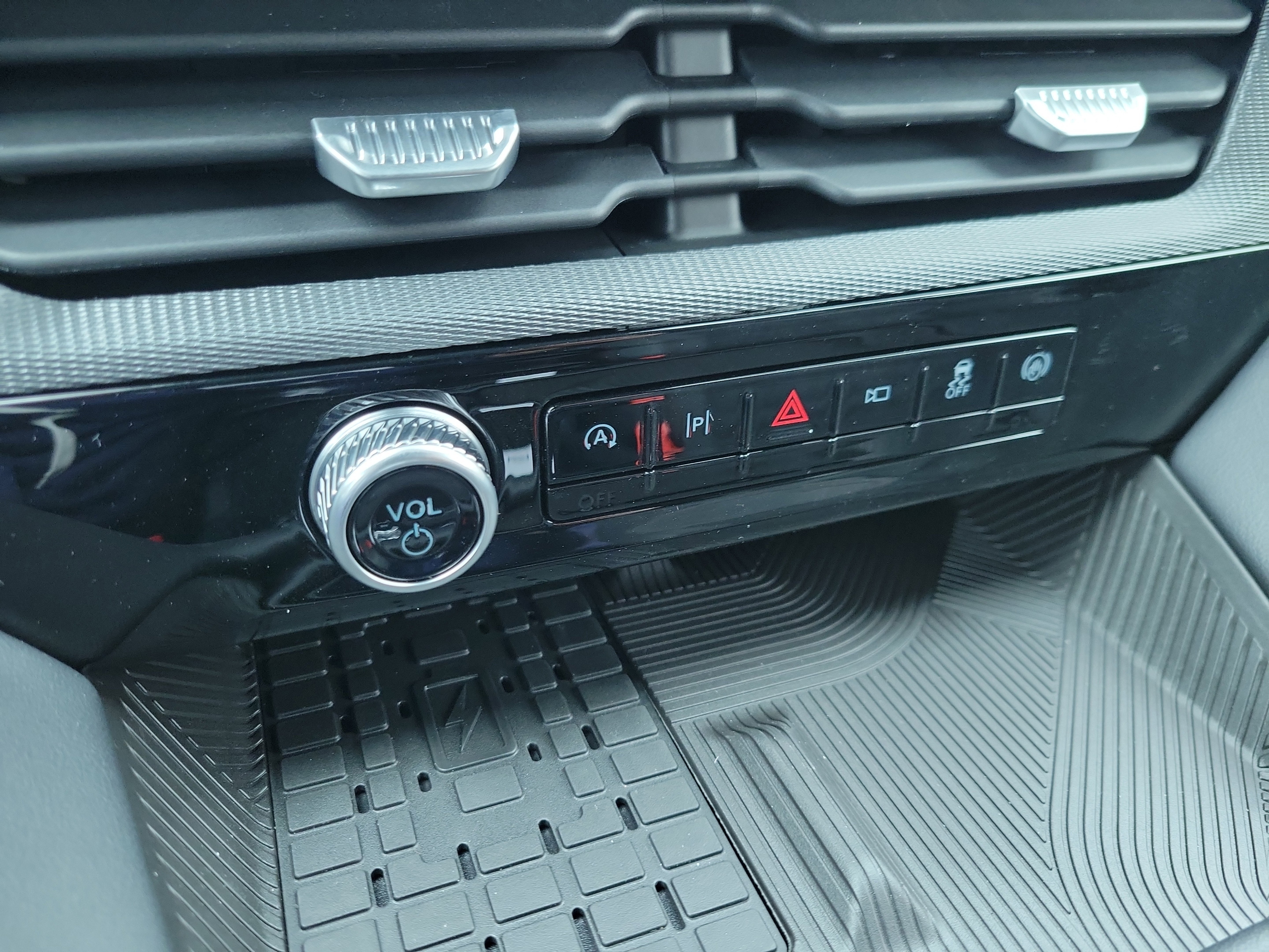 New 2025 Ford Explorer ST-Line w/ Premium Package image 30