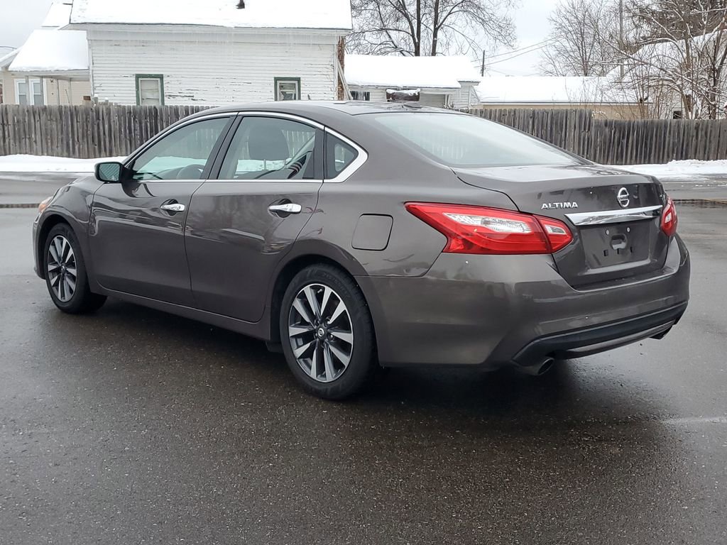 Used 2017 Nissan Altima 2.5 SV image 4