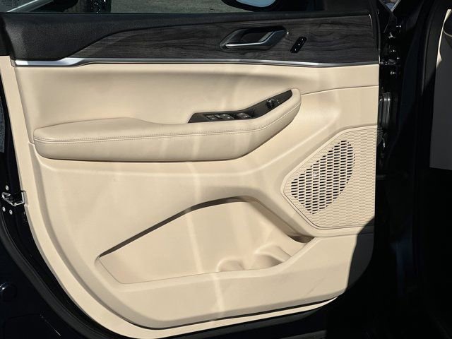 Certified 2024 Jeep Grand Cherokee Limited w/ Luxury Tech Group II image 13