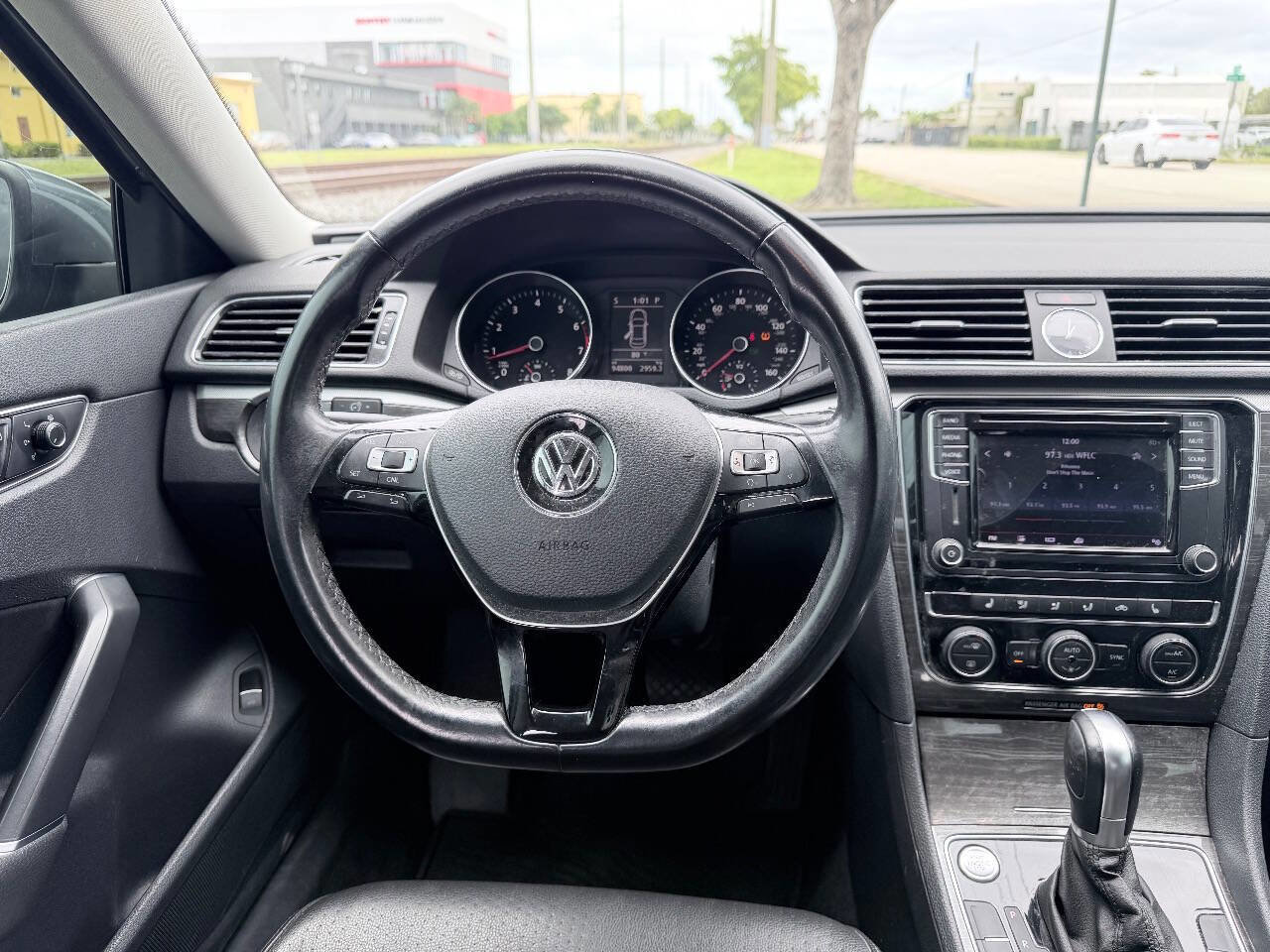 Used 2017 Volkswagen Passat 1.8T SE FWD image 16