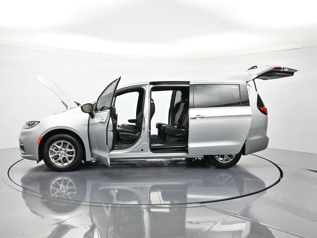 New 2026 Chrysler Pacifica Select FWD image 46