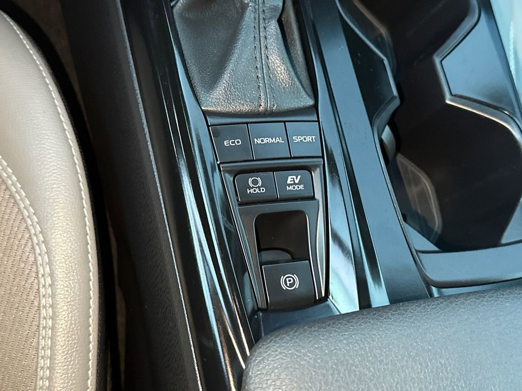 Used 2025 Toyota Camry SE w/ Multimedia Upgrade Package image 28